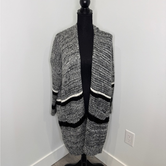 Forever 21 Contemporary Cozy Fuzzy Front Open Cardigan with Pockets (small) - Picture 2 of 8